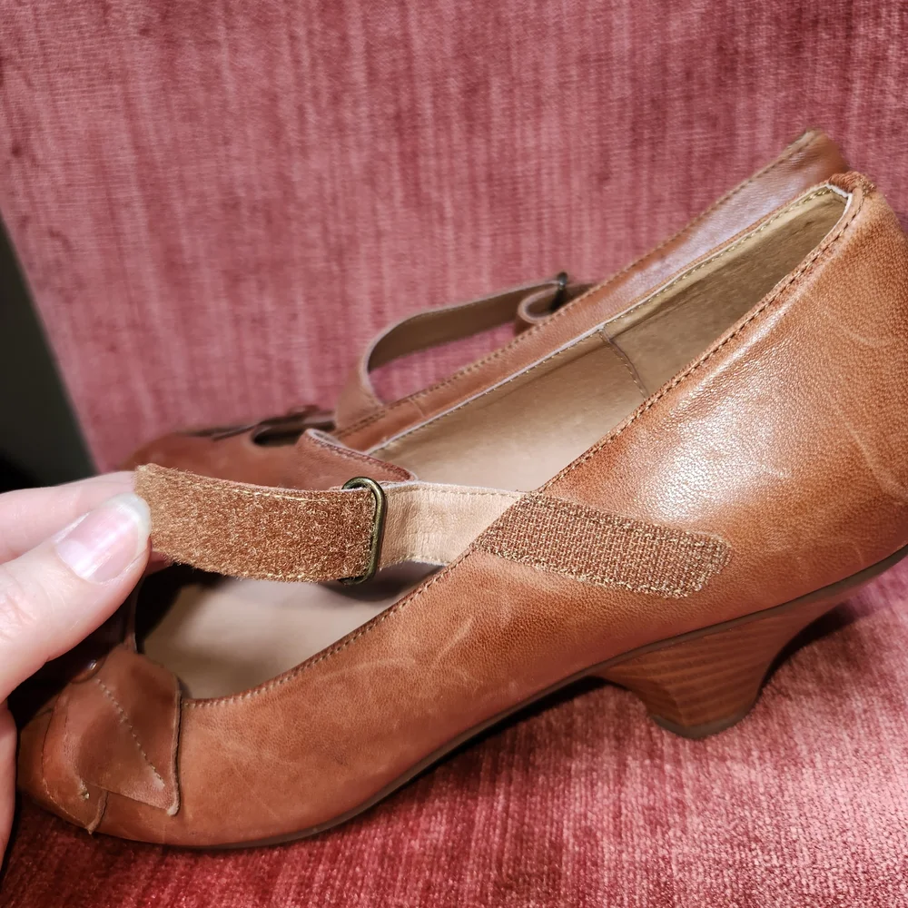 Miz Mooz Brown Heels with Floral Detail - Picture 5 of 6